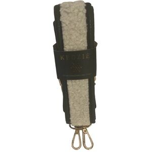 Kedzie NWT’s Fireside Collection Cream Sherpa Center & Black Trim Bag Strap